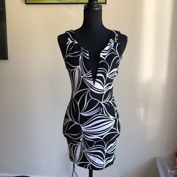 Abstract Leaf Bodycon Mini Dress - Picture 5 of 10
